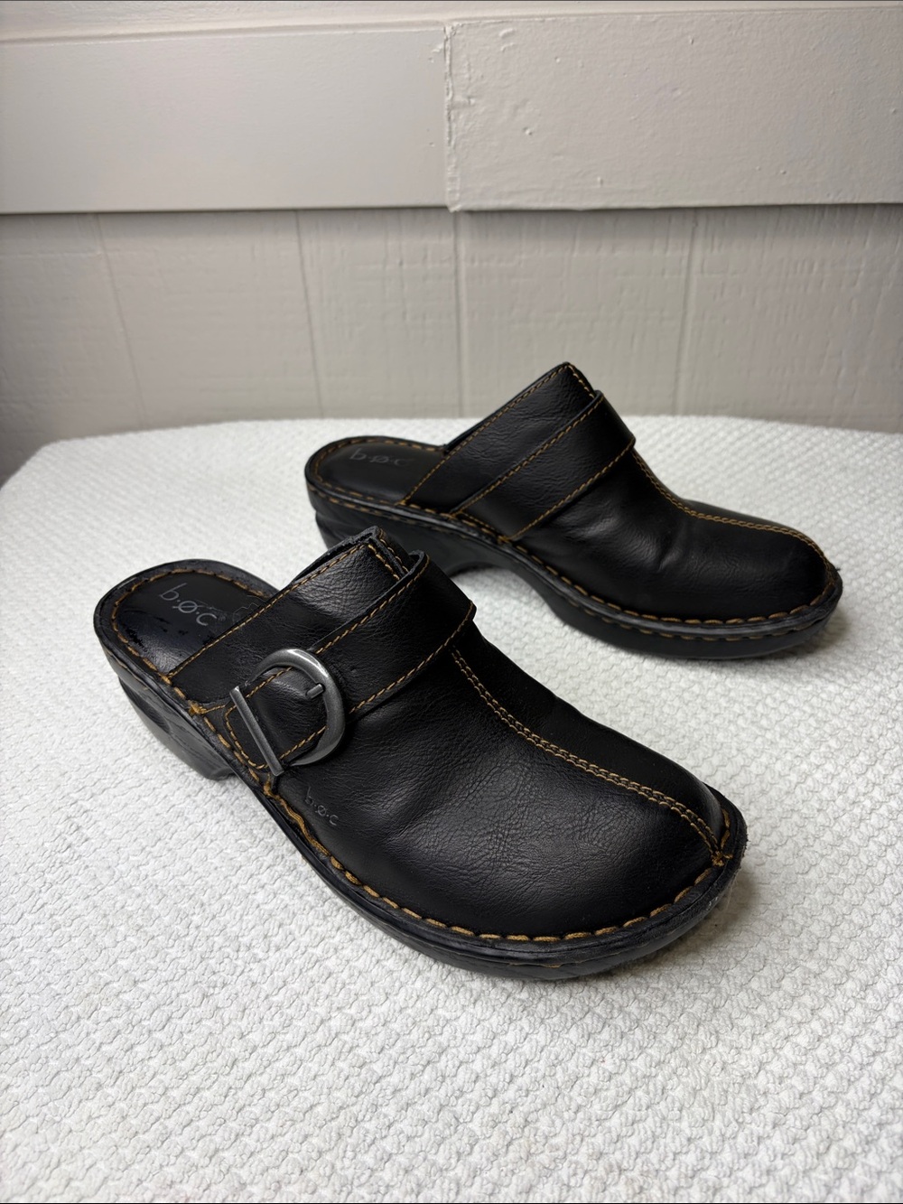 b.o.c. Born Concept Black Leather Buckle Mules Clogs Comfort Shoes Women's Sz 9